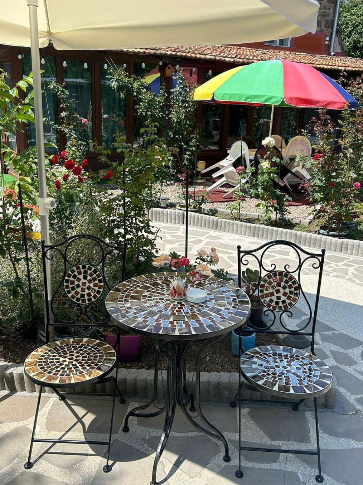 Artist'S House Hotel Tetritskaro Kültér fotó